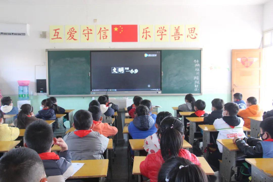 孟子义九重紫饭拍路透，身材小巧精致，韵味指数爆表！